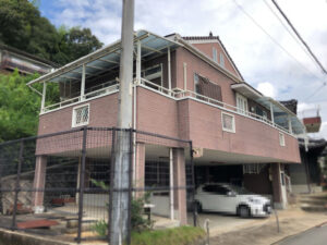 福山外壁塗装施工前・施工実績・チョーキング、コーキングのひび割れが目立っている状態